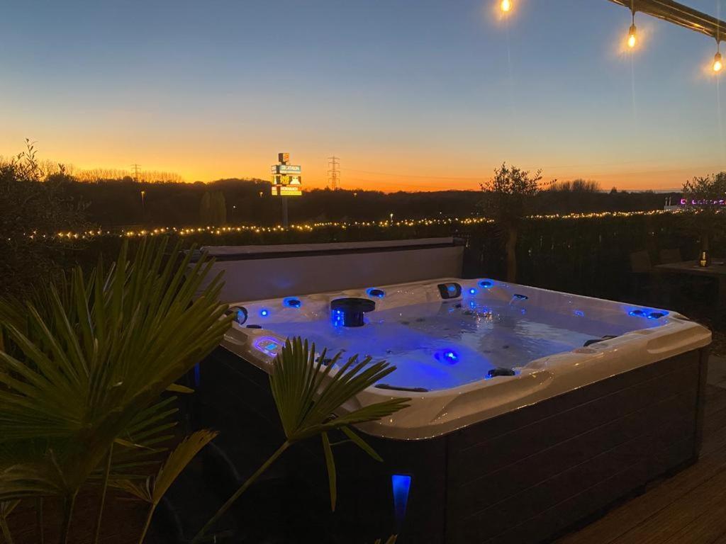 Wellness Dome Penthouse Suite Kerkrade Exterior photo